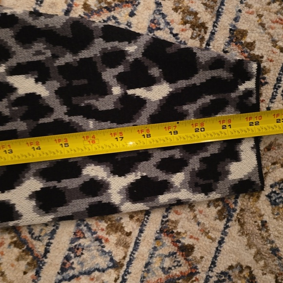 LIZ CLAIBORNE WOMENS PLUS SIZE GRAY/BLACK ANIMAL PRINT FRONT BUTTON SWEATER PXXL - Picture 15 of 16